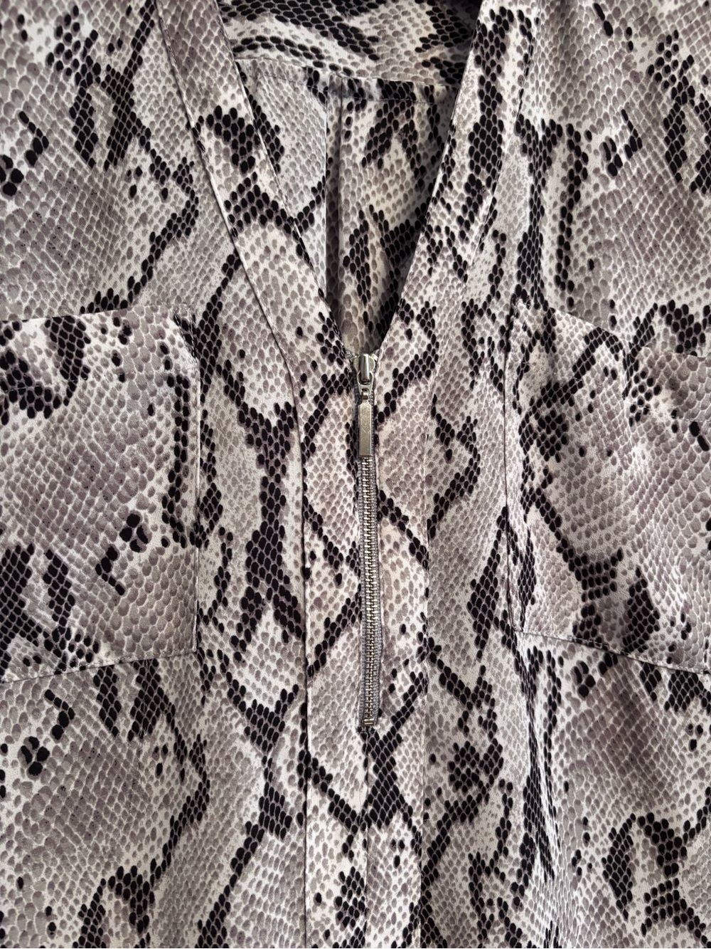 Express Snake-Print Short Sleeve Blouse - Picture 2 of 7